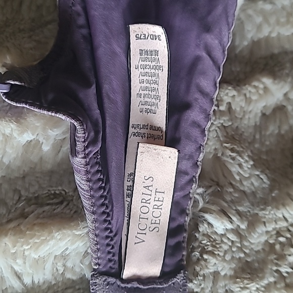 Victoria's Secret Perfect Shape T-Shirt Bra - Picture 4 of 5